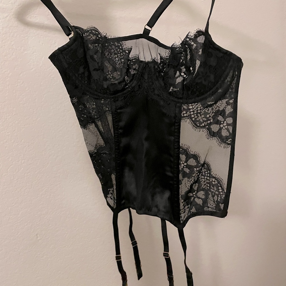 NWOT Sexy Victoria’s Secret Lace Corset with matching string thong XS-S
